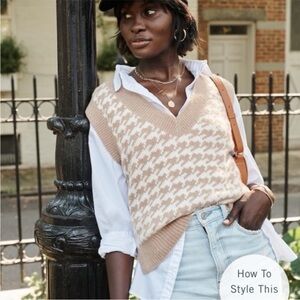 Abercrombie & Fitch Tan and Cream Houndstooths V-Neck Sweater Vest Size Small